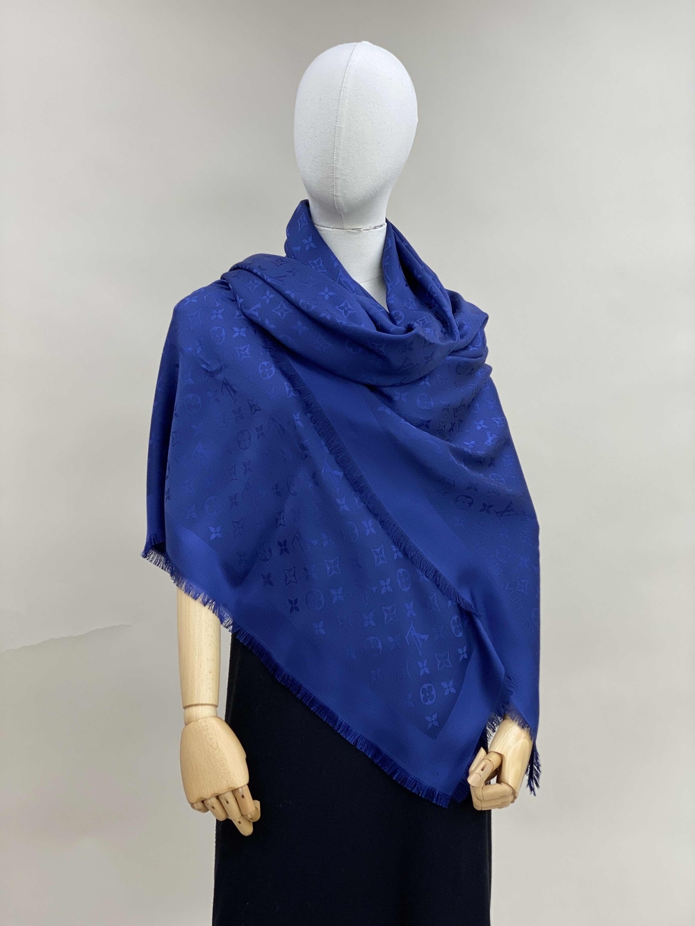 LOUIS VUITTON Wool Silk Monogram Shawl Scarf - Picture 7 of 11